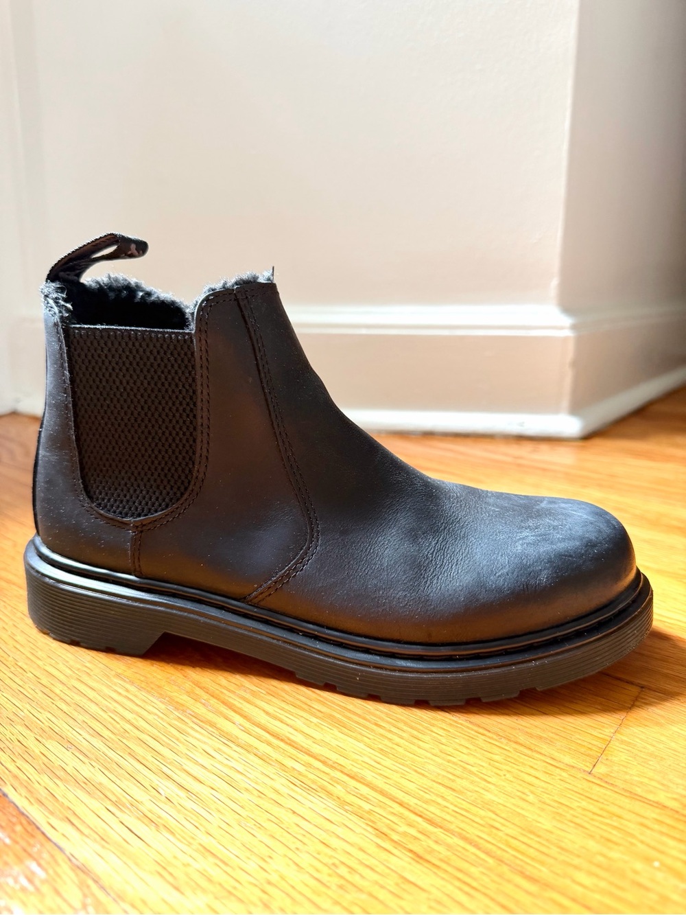 Dr. Martens 2976 Leonore Mono Black Faux Fur Lined Chelsea Boots Women's 6